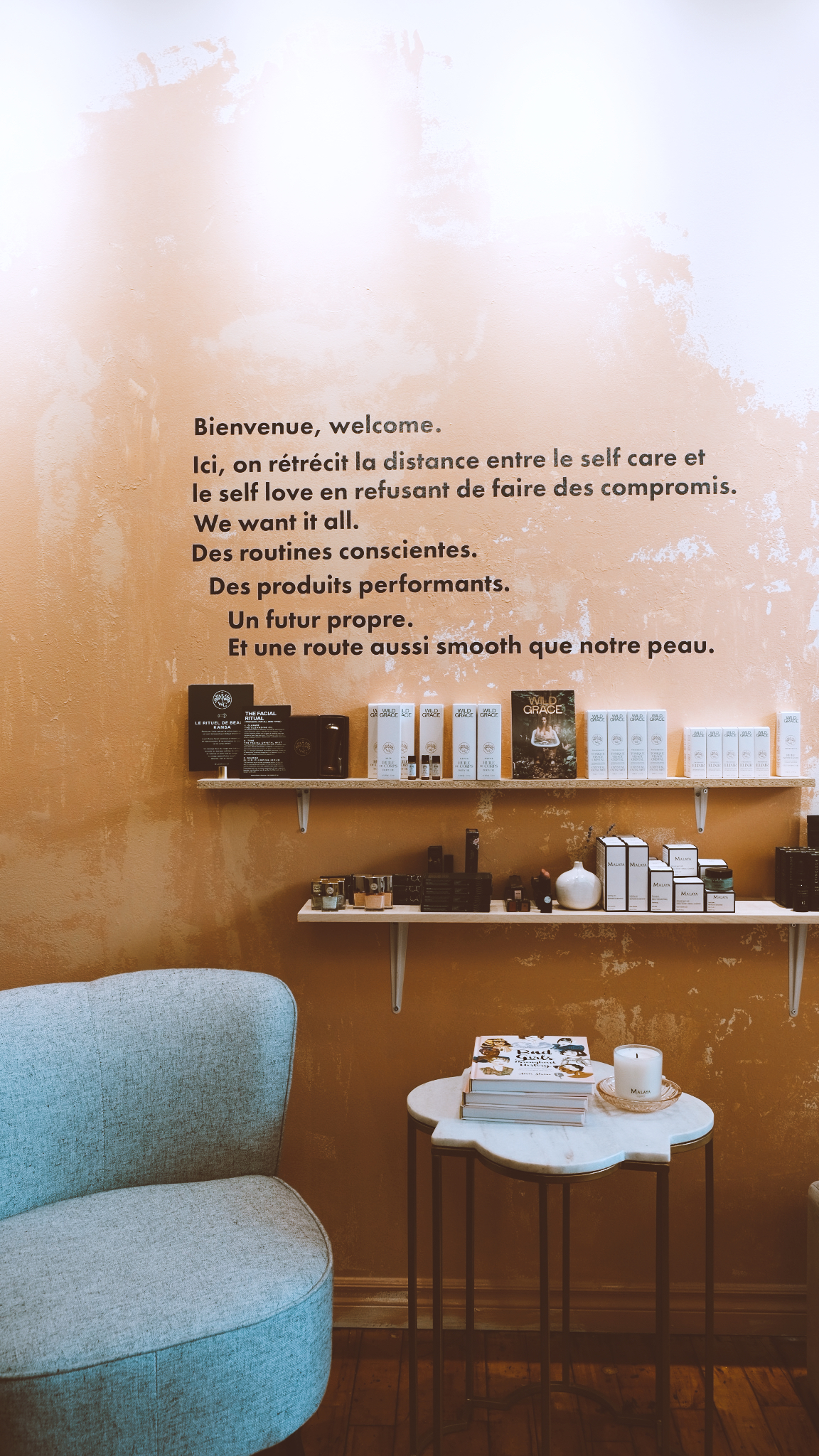 Mur du Beauties Lab : Bienvenue. Ici, on rétrécit la distance entre le self care et le self love en refusant de faire des compromis