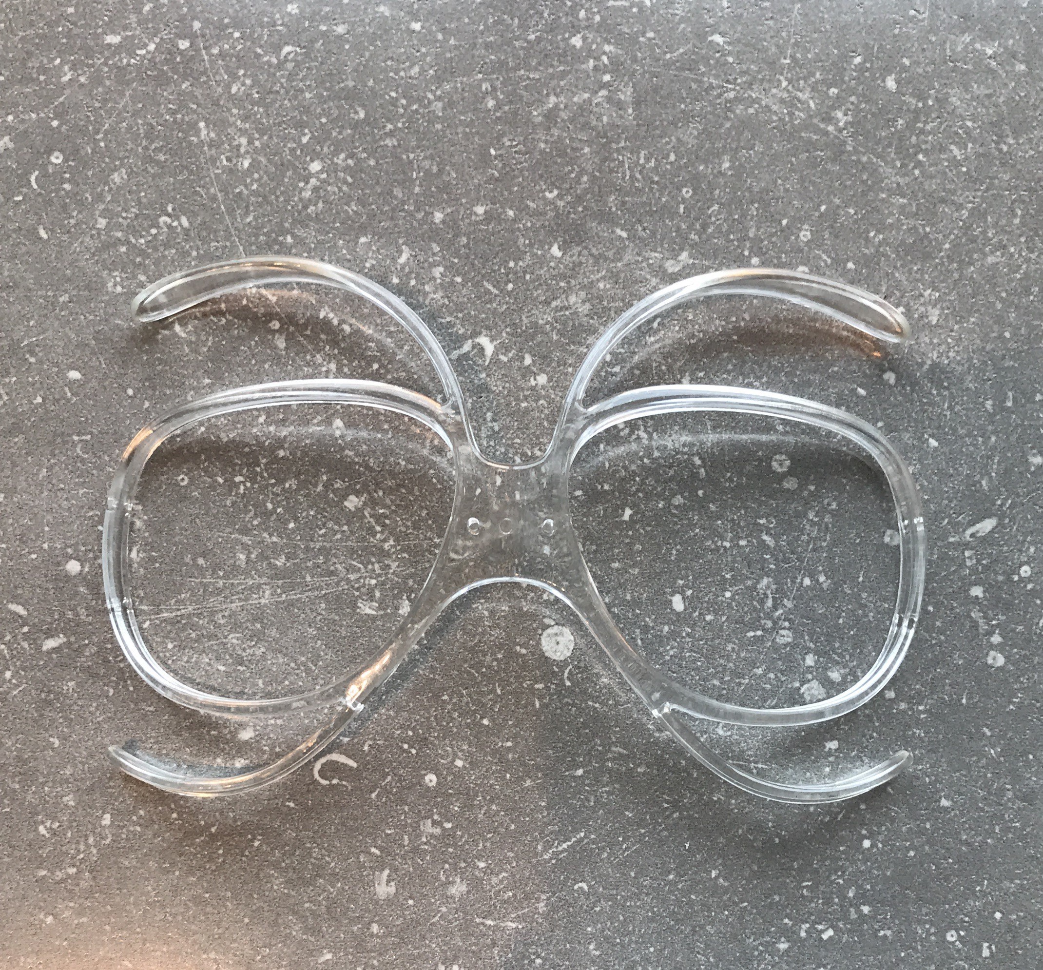 Universal prescription ski goggle inserts