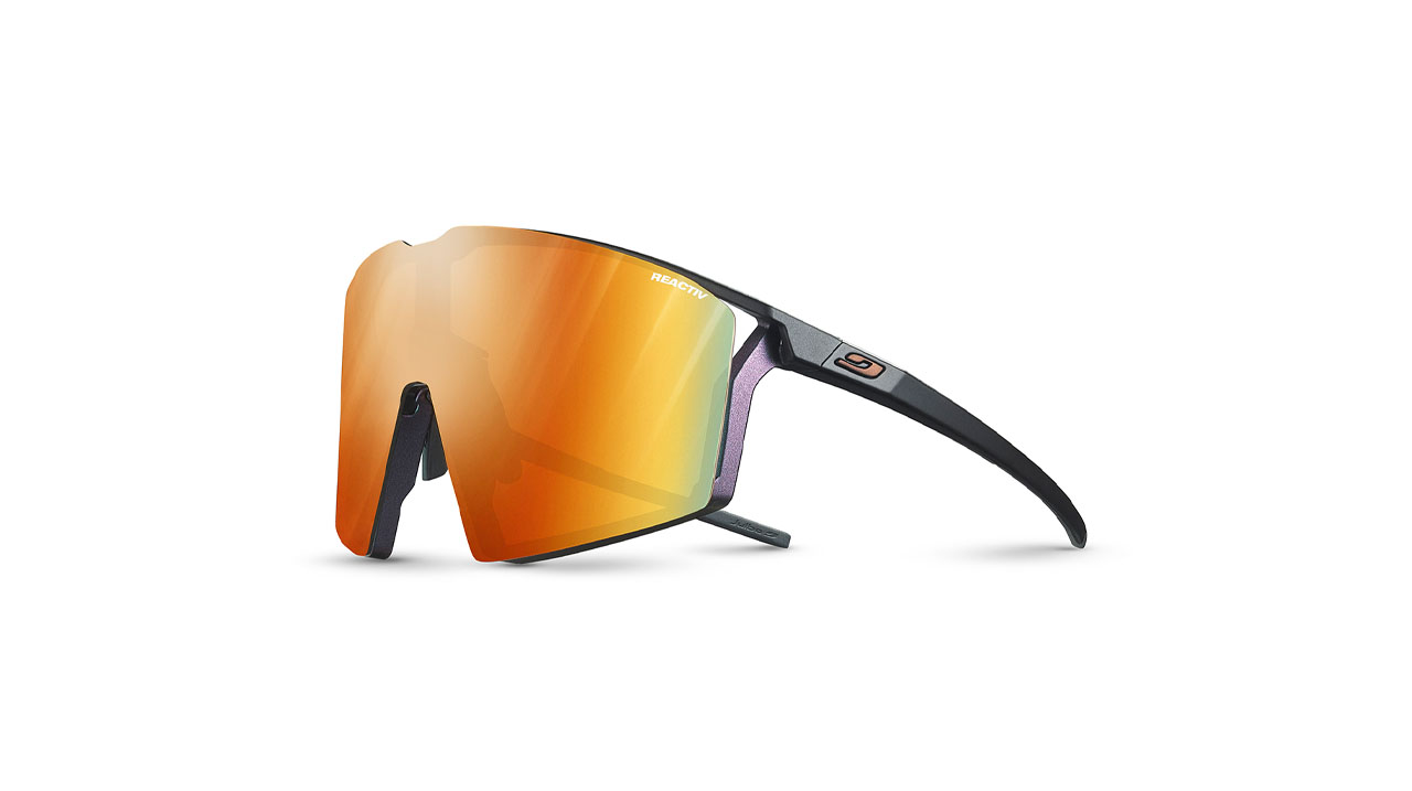 Paire de lunettes de soleil Julbo Js562 edge couleur mauve - Côté à angle - Doyle