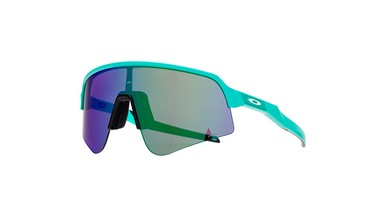 Paire de lunettes de soleil Oakley Sutro lite sweep 009465-1139 couleur turquoise - Côté à angle - Doyle