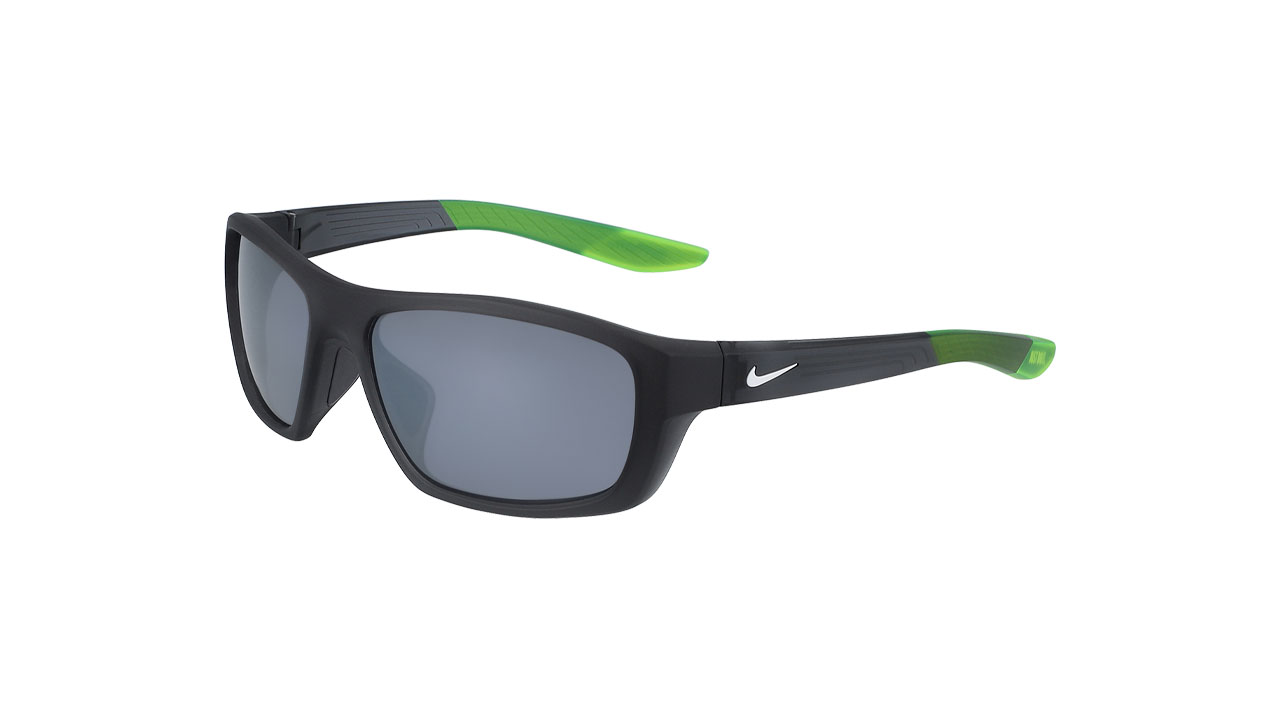 Paire de lunettes de soleil Nike Brazen boost fj1975 couleur noir - Côté à angle - Doyle