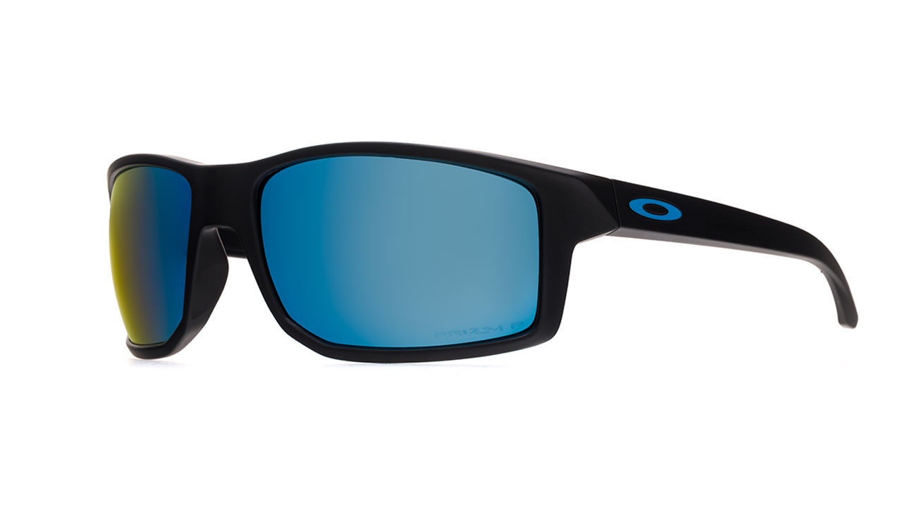 Paire de lunettes de soleil Oakley Gibston 009449 couleur noir - Côté à angle - Doyle