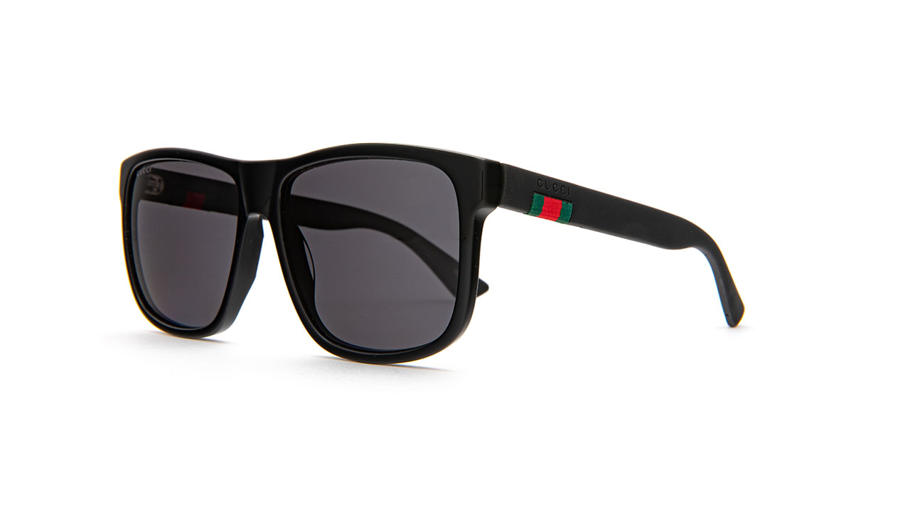 Paire de lunettes de soleil Gucci Gg0010s couleur noir - Côté à angle - Doyle