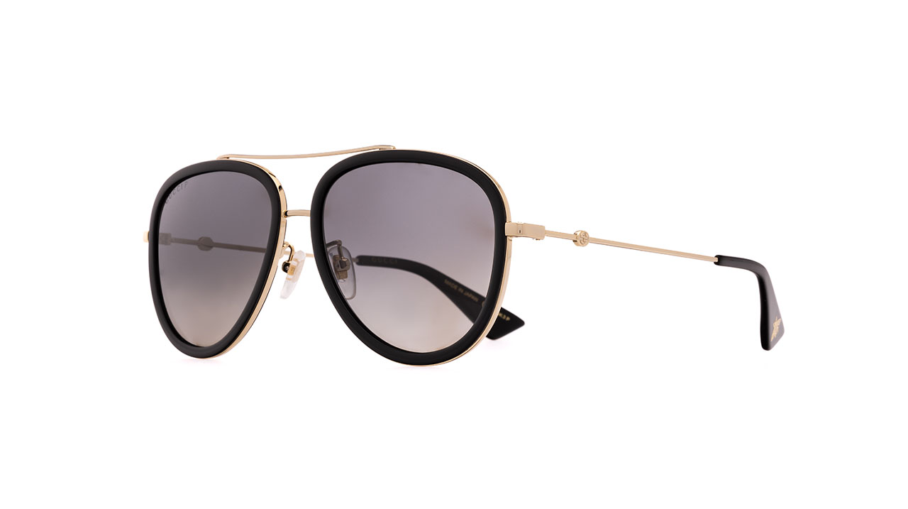 Paire de lunettes de soleil Gucci Gg0062s couleur noir - Côté à angle - Doyle