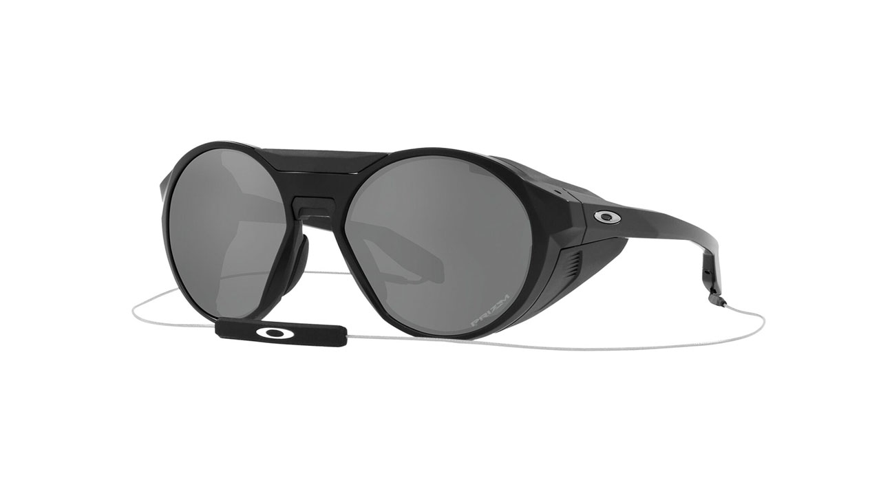 Paire de lunettes de soleil Oakley Clifden 009440-0956 couleur noir - Côté à angle - Doyle