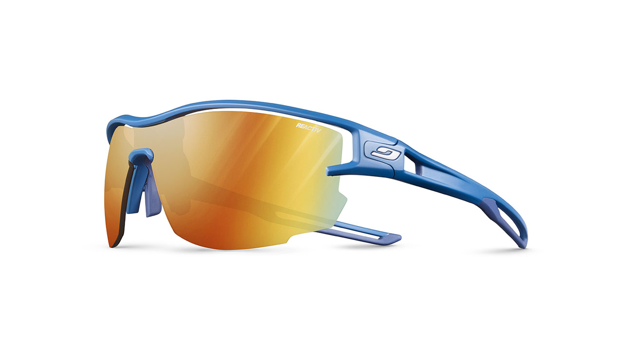 Paire de lunettes de soleil Julbo Js483 aero couleur bleu - Côté à angle - Doyle