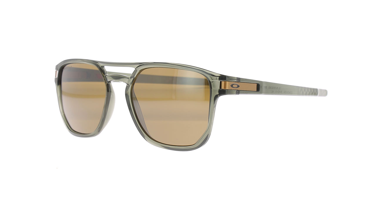 Paire de lunettes de soleil Oakley Latch beta 009436-0354 couleur vert - Côté à angle - Doyle