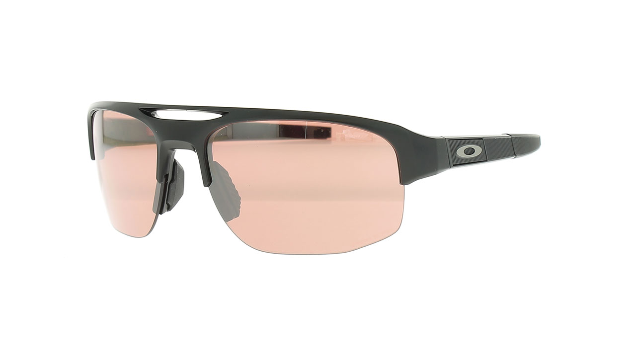 Paire de lunettes de soleil Oakley Mercenary 009424-1470 couleur noir - Côté à angle - Doyle