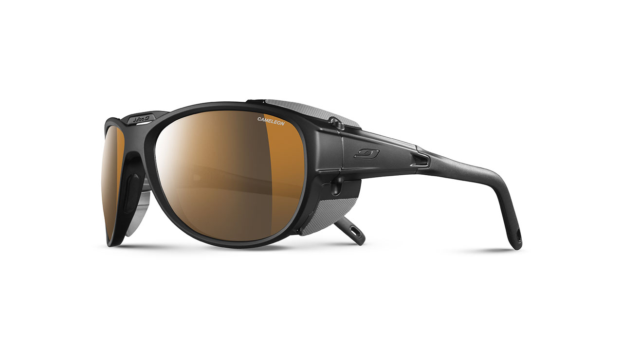 Paire de lunettes de soleil Julbo Js497 explorer 2.0 couleur noir - Côté à angle - Doyle