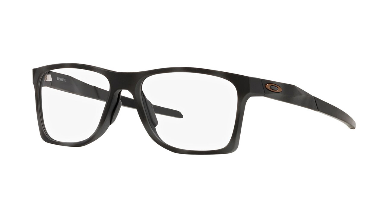 Paire de lunettes de vue Oakley Activate ox8173-0555 couleur noir - Côté à angle - Doyle