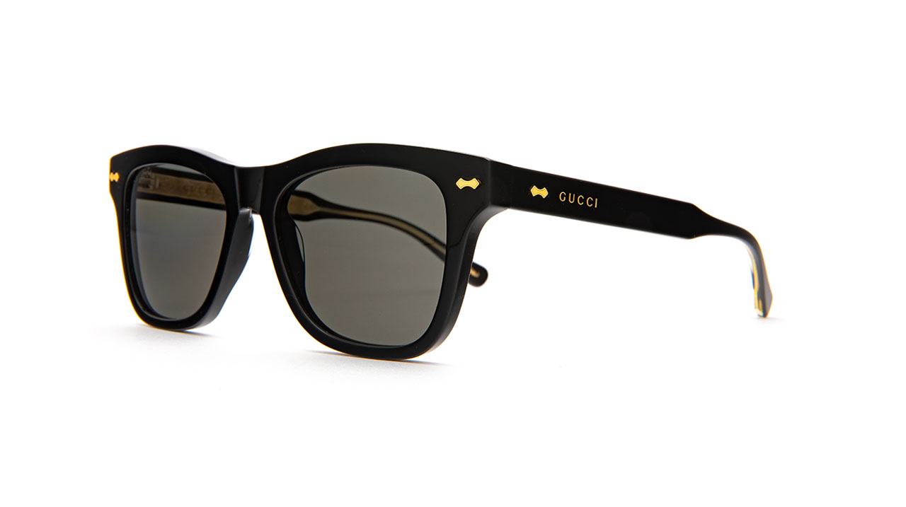 Paire de lunettes de soleil Gucci Gg0910s couleur noir - Côté à angle - Doyle
