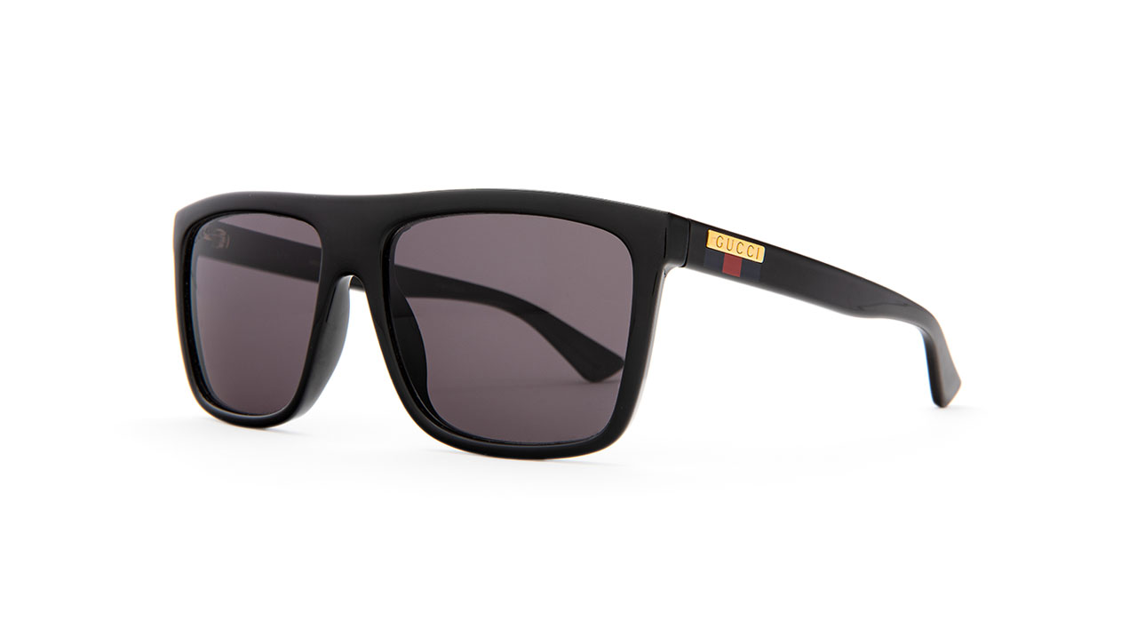 Paire de lunettes de soleil Gucci Gg0748s couleur noir - Côté à angle - Doyle